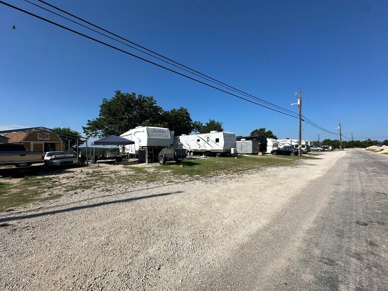 11400 Mountain Top Cir, Jonestown, TX à vendre - Photo du bâtiment - Image 1 de 2