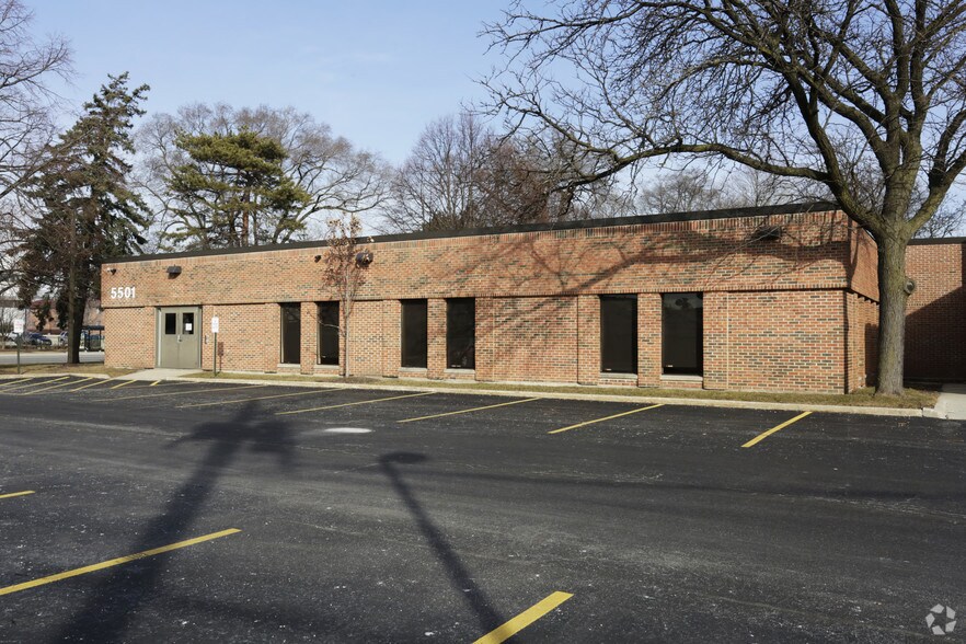 5501 N Cumberland Ave, Chicago, IL à vendre - Photo du bâtiment - Image 3 de 11