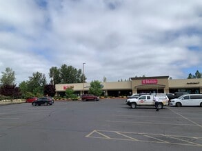 1498 E Main St, Cottage Grove, OR for lease Interior Photo- Image 1 of 1
