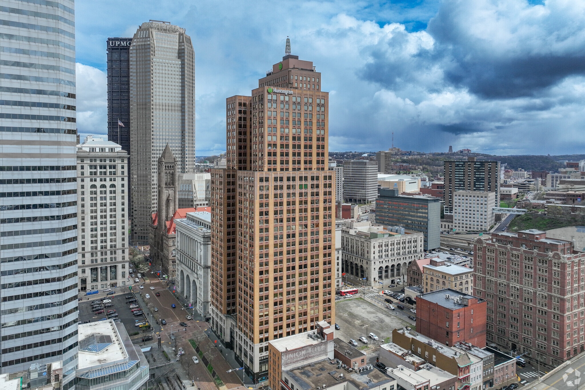 310-330 Grant St, Pittsburgh, PA for lease Building Photo- Image 1 of 12