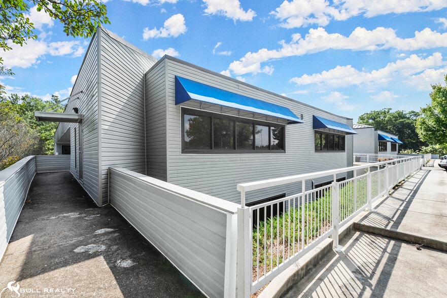 6667 Vernon Woods Dr, Atlanta, GA for lease - Building Photo - Image 2 of 15