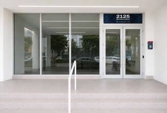 2125 Biscayne Blvd, Miami, FL for lease Interior Photo- Image 2 of 8