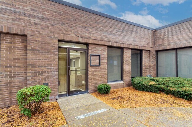 Plus de détails pour 4260 Westbrook Dr, Aurora, IL - Bureau à louer