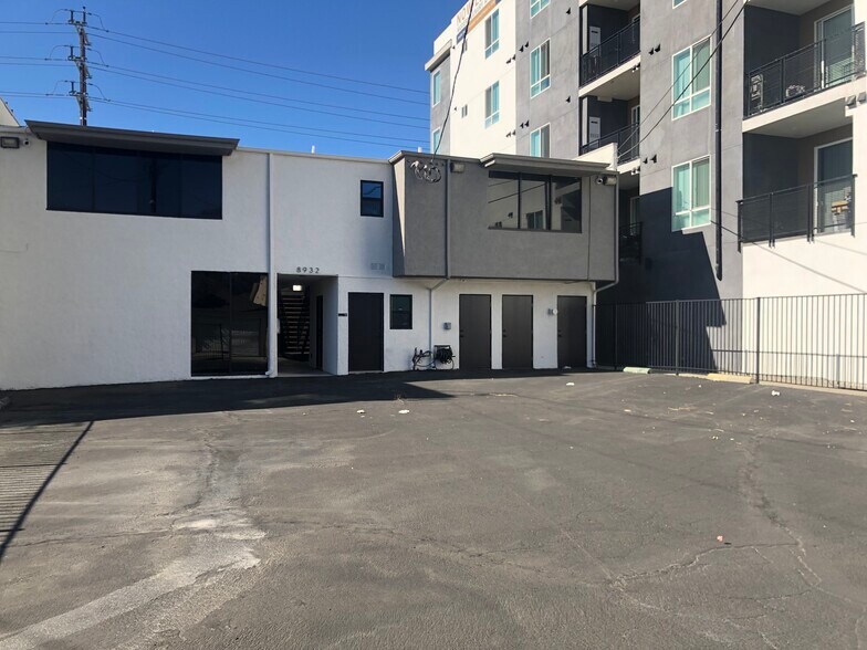 8932 Reseda Blvd, Northridge, CA à louer - Photo du bâtiment - Image 3 de 15
