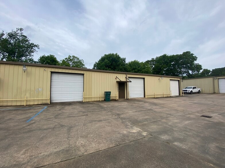 6582 Westwood Blvd, Beaumont, TX for lease - Building Photo - Image 2 of 5