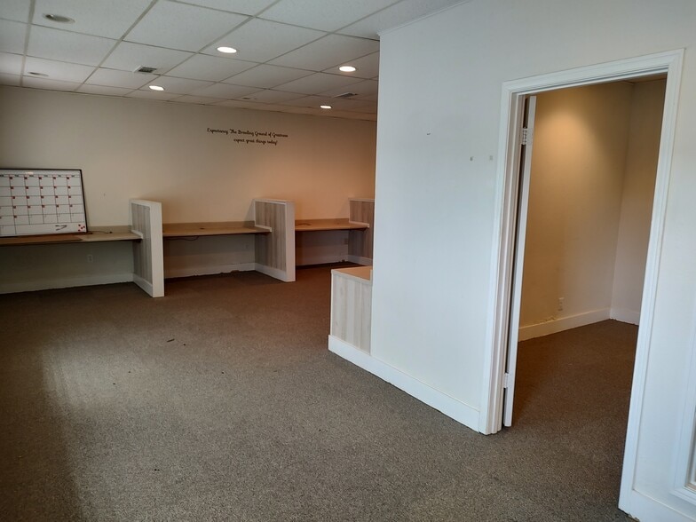 1325 Shannon Rd E, Sulphur Springs, TX for lease - Interior Photo - Image 2 of 7