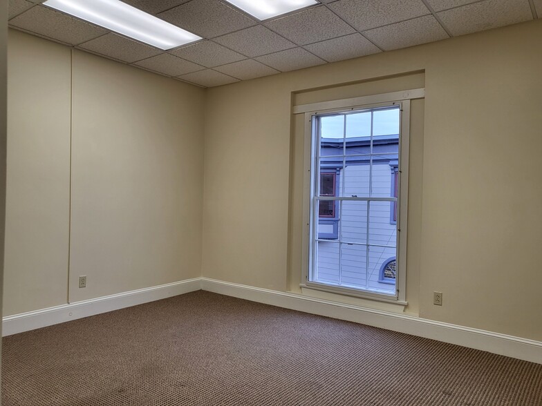 56-58 Maine St, Brunswick, ME for lease - Interior Photo - Image 3 of 7