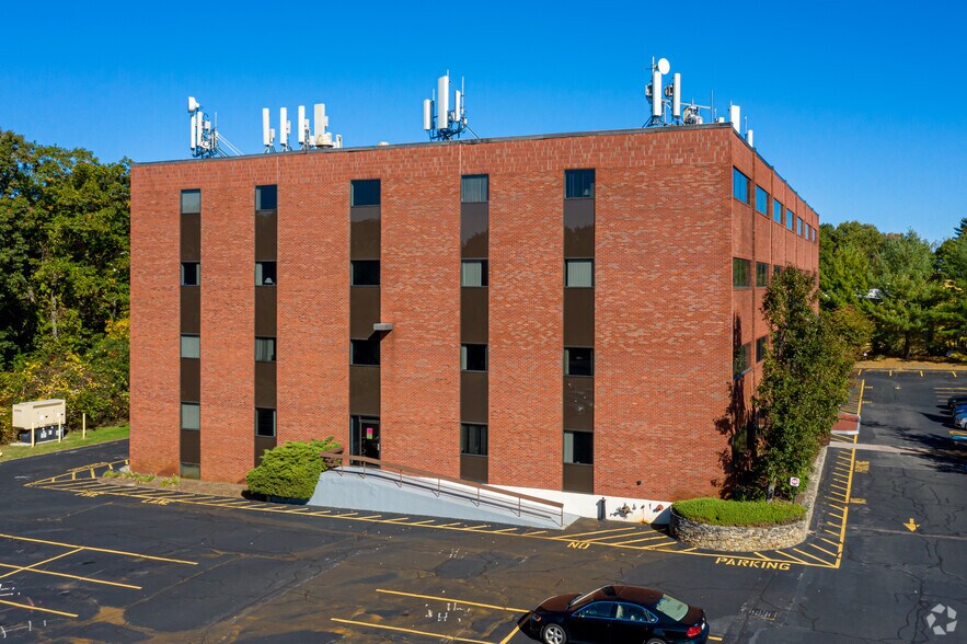 639 Granite St, Braintree, MA à louer - Photo du bâtiment - Image 2 de 5