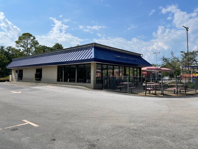 More details for 410 Pelham Rd N, Jacksonville, AL - Retail for Sale