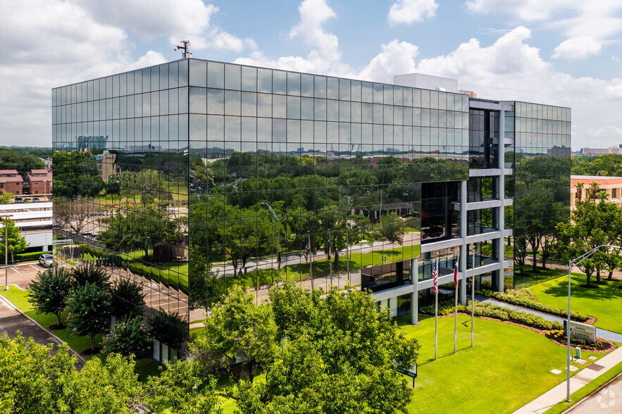 11000 Richmond Ave, Houston, TX for lease - Building Photo - Image 1 of 8