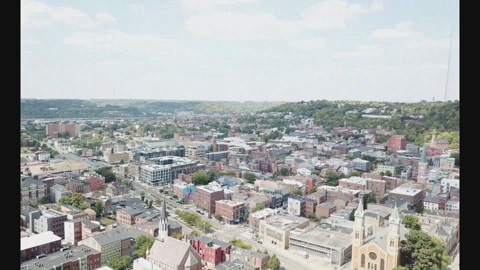 1415 Walnut St, Cincinnati, OH à louer - Vidéo sur l’inscription commerciale - Image 2 de 8