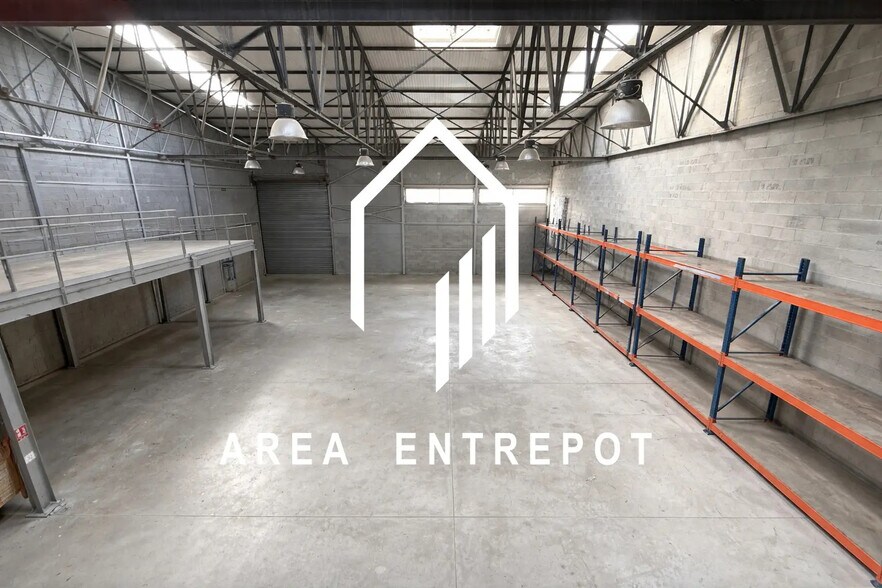 Flex in Marseille for lease - Building Photo - Image 1 of 8