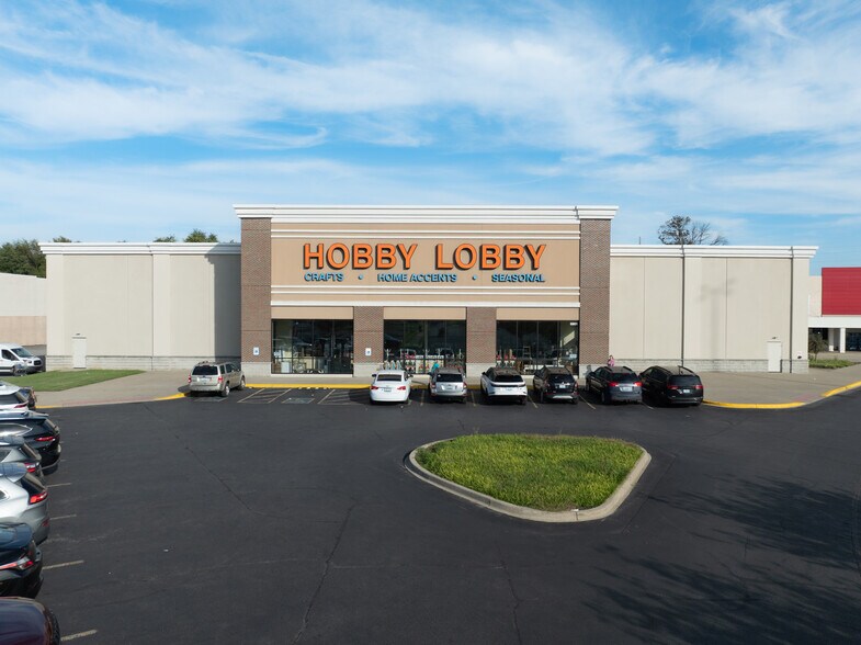 6801 Dixie Hwy, Louisville, KY à louer - Photo du bâtiment - Image 2 de 10