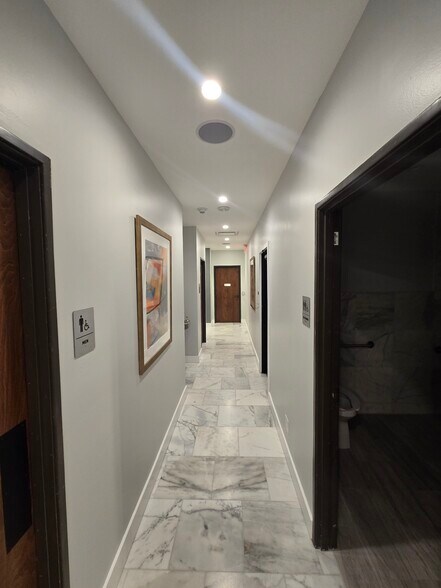 3920 Alma Dr, Plano, TX for lease - Interior Photo - Image 3 of 35