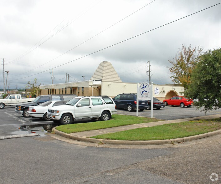 18 W Pierpoint Dr, Mobile, AL à vendre - Photo du bâtiment - Image 2 de 4