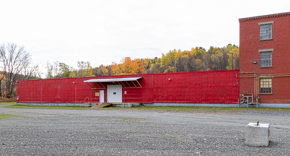 253 Rue Michaud, Coaticook, QC for lease - Building Photo - Image 3 of 19