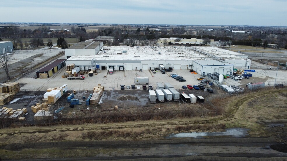 566 Riverview Dr, Chatham-Kent, ON à vendre - Photo du bâtiment - Image 2 de 5