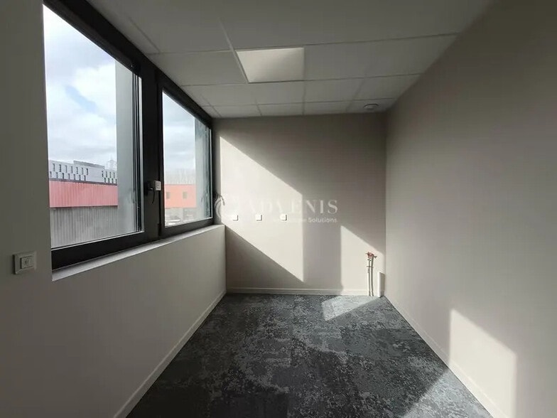 Office in VILLENEUVE-D'ASCQ for lease - Interior Photo - Image 2 of 7