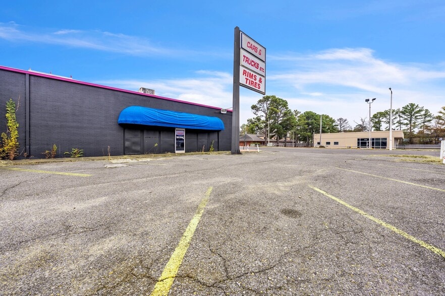 5390 Fox Plaza Dr, Memphis, TN for sale - Building Photo - Image 3 of 18