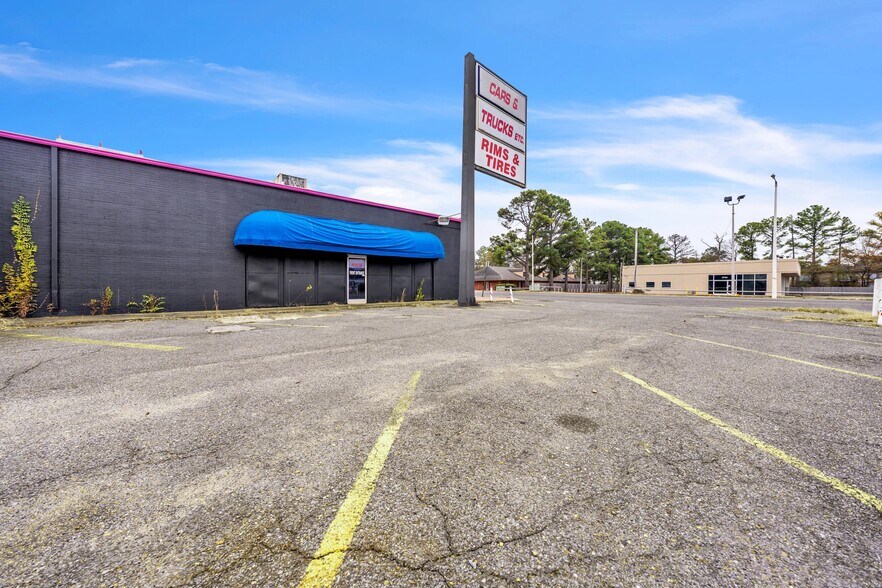 5390 Fox Plaza Dr, Memphis, TN à vendre - Photo du bâtiment - Image 3 de 18
