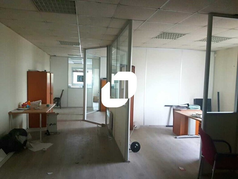 Office in Argenteuil for lease - Interior Photo - Image 1 of 5