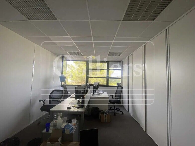 1330 Avenue Jean-René Guillibert Gautier De La Lauzière, Aix-en-Provence à louer - Photo intérieure - Image 3 de 29