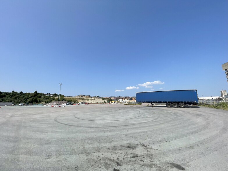 High St, Northfleet à louer - Photo du bâtiment - Image 3 de 4