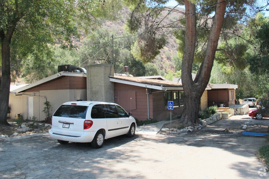 13136 Sierra Hwy, Santa Clarita, CA à louer - Photo du bâtiment - Image 2 de 6