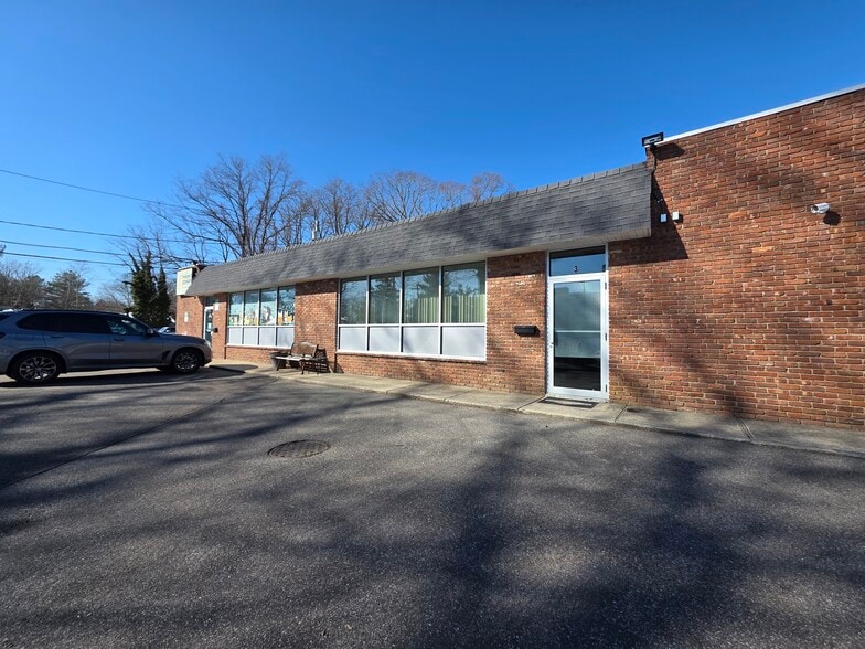 1-3 Ivy Rd, Kings Park, NY for lease - Primary Photo - Image 1 of 15