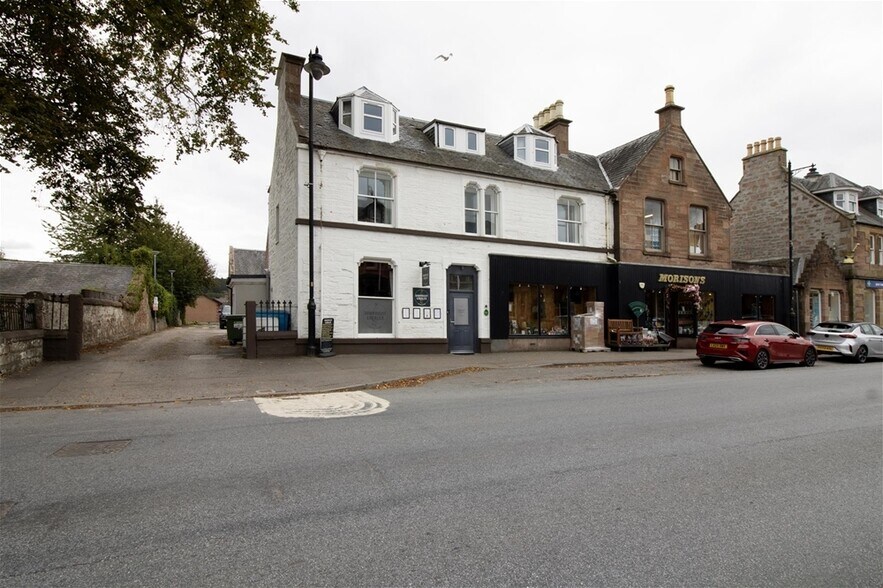 Self-Catering Premises With Flat & Licensed Function Suite, Beauly à vendre - Photo du bâtiment - Image 1 de 22