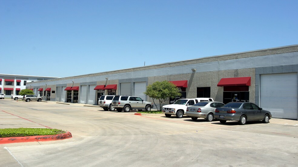 1000 Post and Paddock Ln, Grand Prairie, TX à louer - Photo du bâtiment - Image 1 de 5