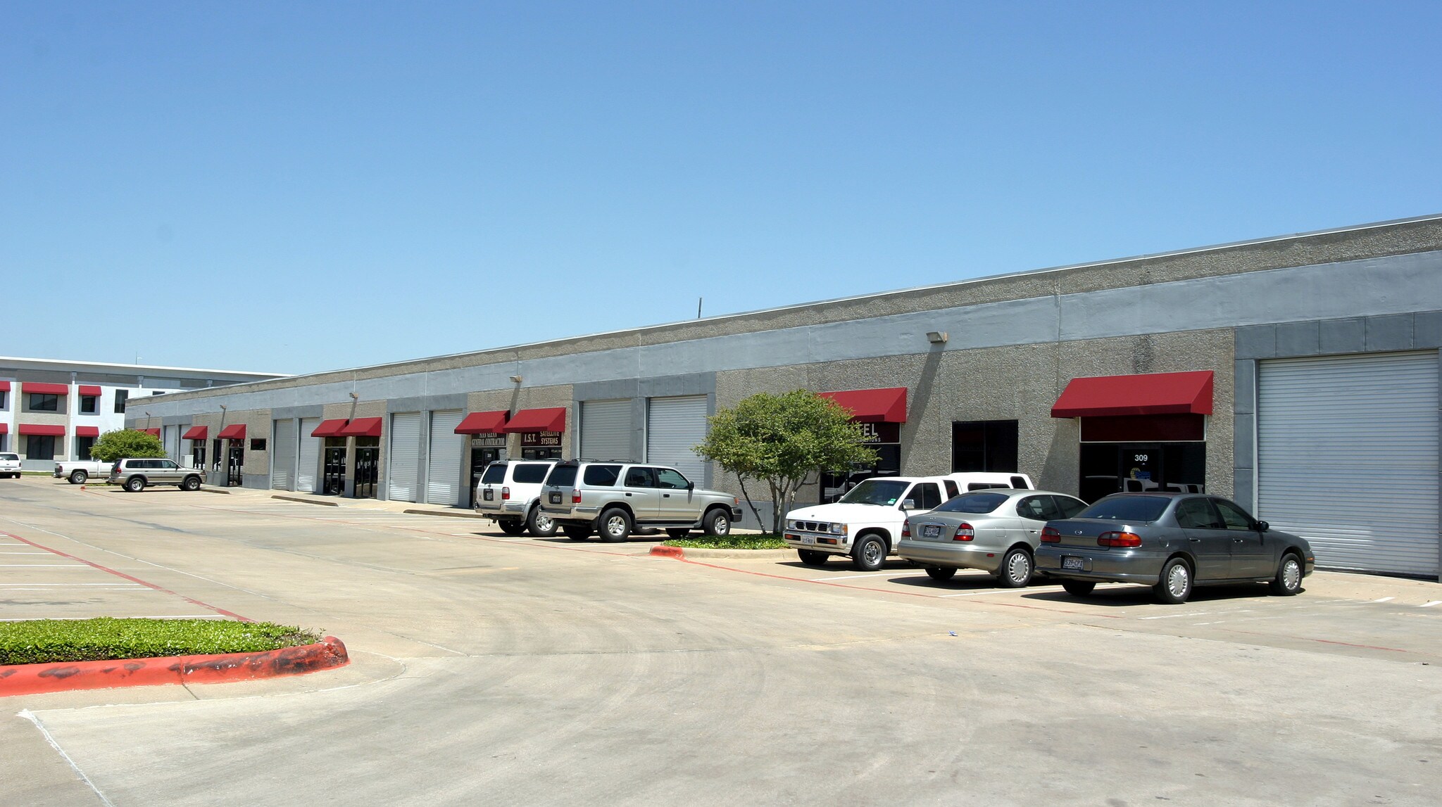 1000 Post and Paddock Ln, Grand Prairie, TX for lease Building Photo- Image 1 of 6