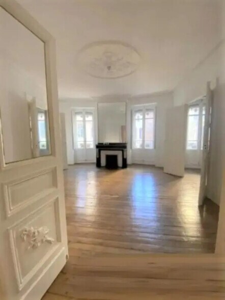 Office in Toulouse for lease - Interior Photo - Image 2 of 13