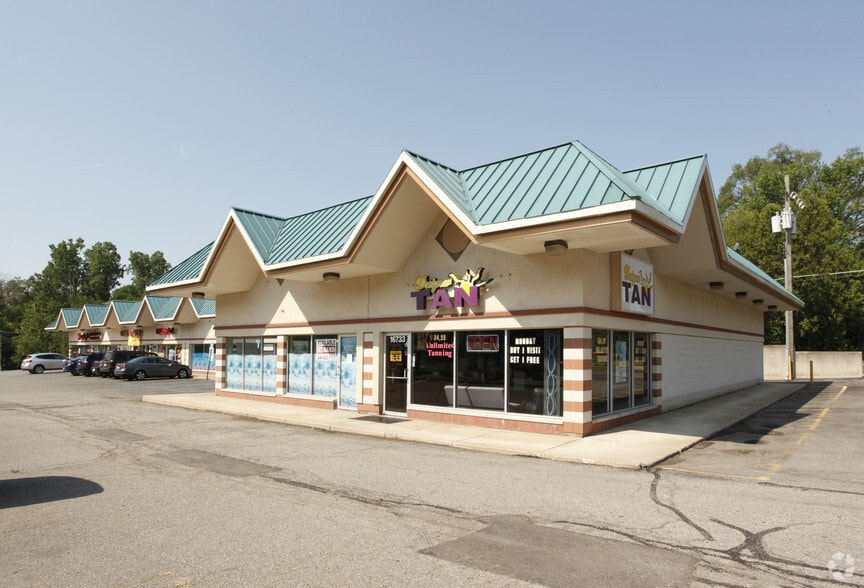 16701-16729 Middlebelt Rd, Livonia, MI à louer - Photo du bâtiment - Image 3 de 6