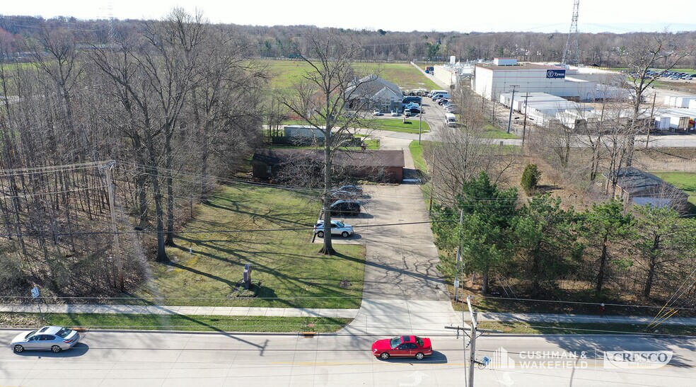 1815 Cooper Foster Park Rd, Amherst, OH à vendre - Photo du bâtiment - Image 3 de 9