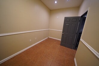 585 105th Ave N, West Palm Beach, FL for lease Interior Photo- Image 2 of 5