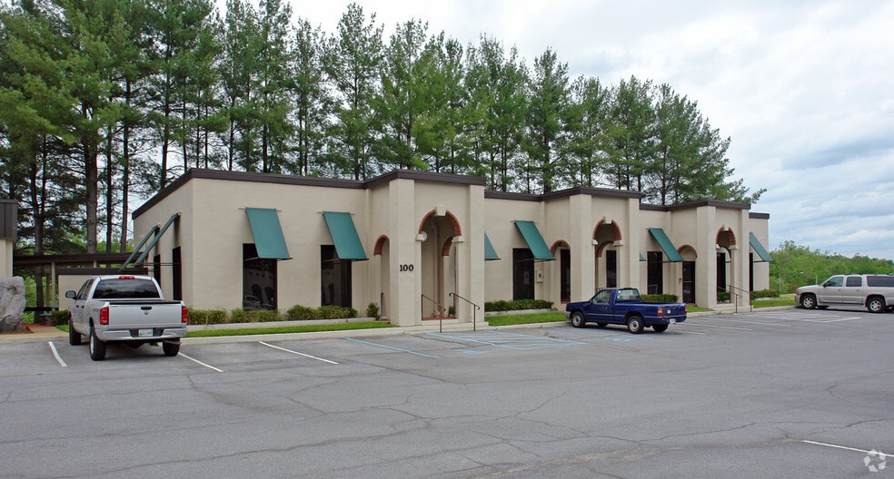 1241 Volunteer Pky, Bristol, TN for sale - Primary Photo - Image 1 of 2