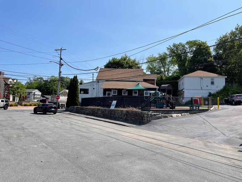 2204 Mineral Spring Ave, North Providence, RI for sale - Primary Photo - Image 1 of 1