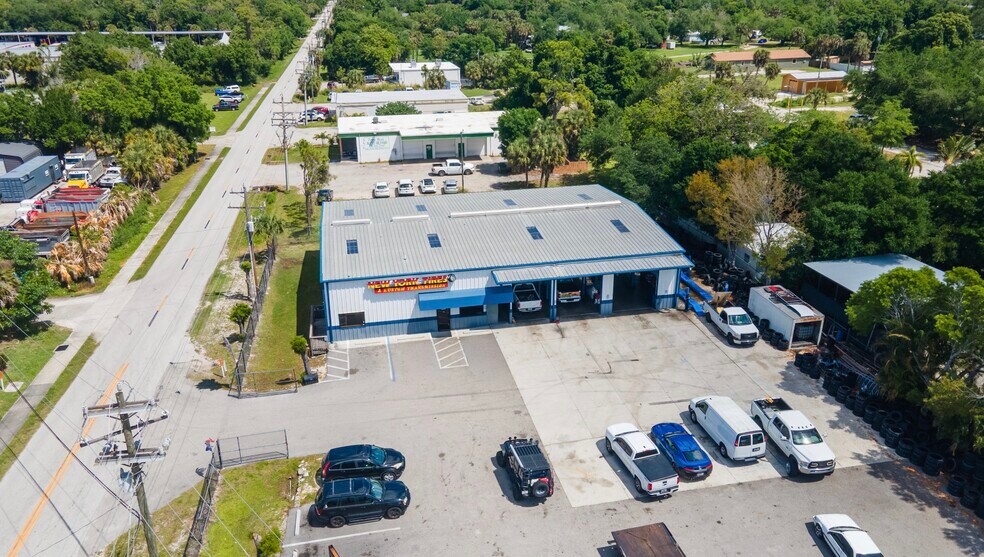 236 Pondella Rd, North Fort Myers, FL à vendre - Photo du bâtiment - Image 3 de 42