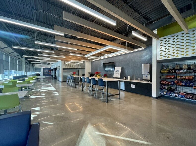 Novi Research Park portefeuille de 2 propriétés à vendre sur LoopNet.ca - Photo intérieure - Image 2 de 8