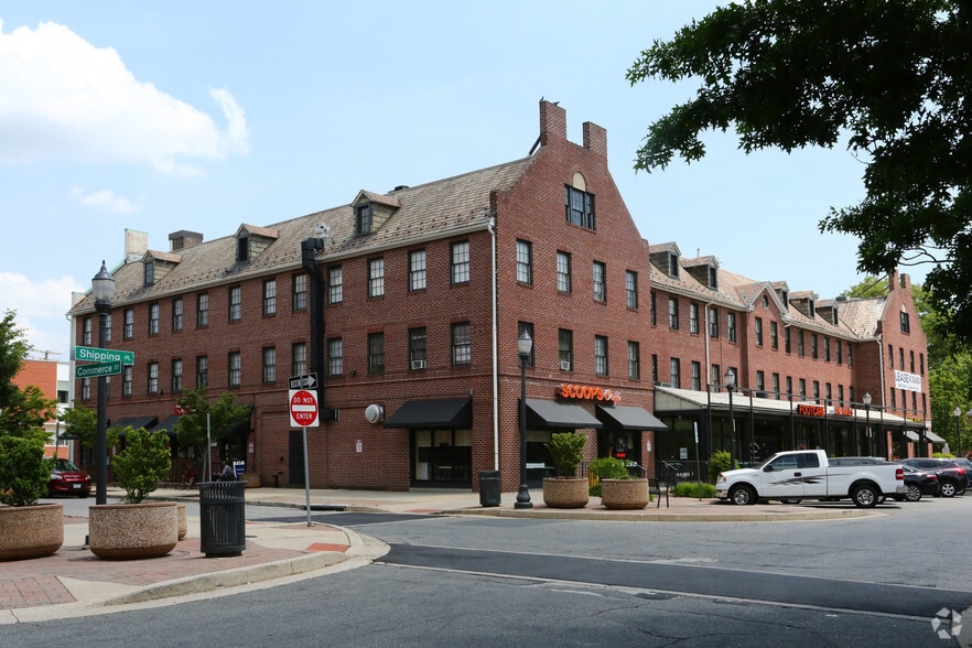 19-39 Shipping Pl, Dundalk, MD for lease - Primary Photo - Image 1 of 12