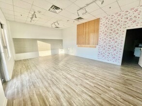 611 Dallas Dr, Roanoke, TX for lease Building Photo- Image 2 of 6