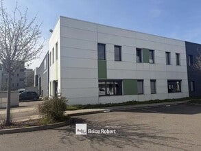 73 Rue Mathieu Dussurgey, Saint-Fons for lease Building Photo- Image 1 of 7