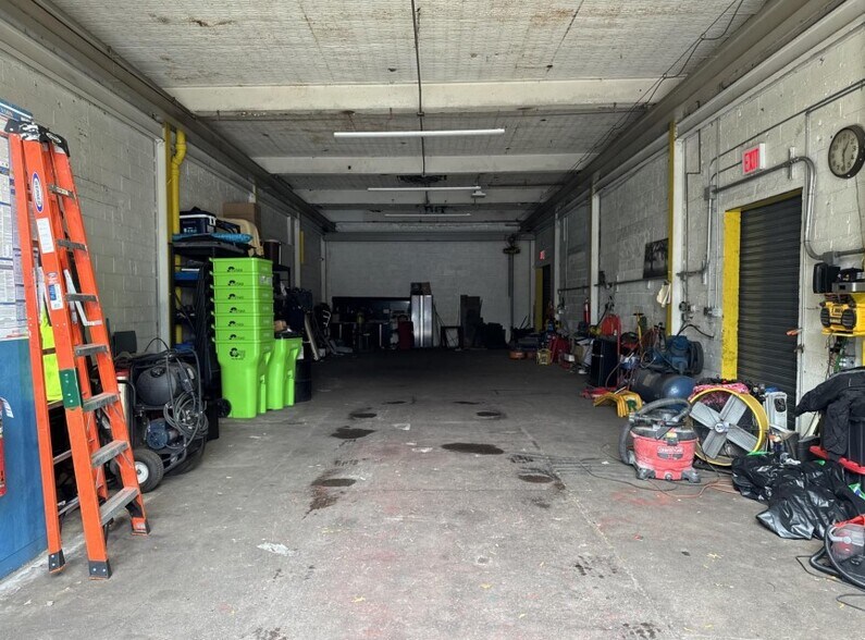 1623 Cody Ave, Ridgewood, NY à louer - Photo du bâtiment - Image 3 de 4