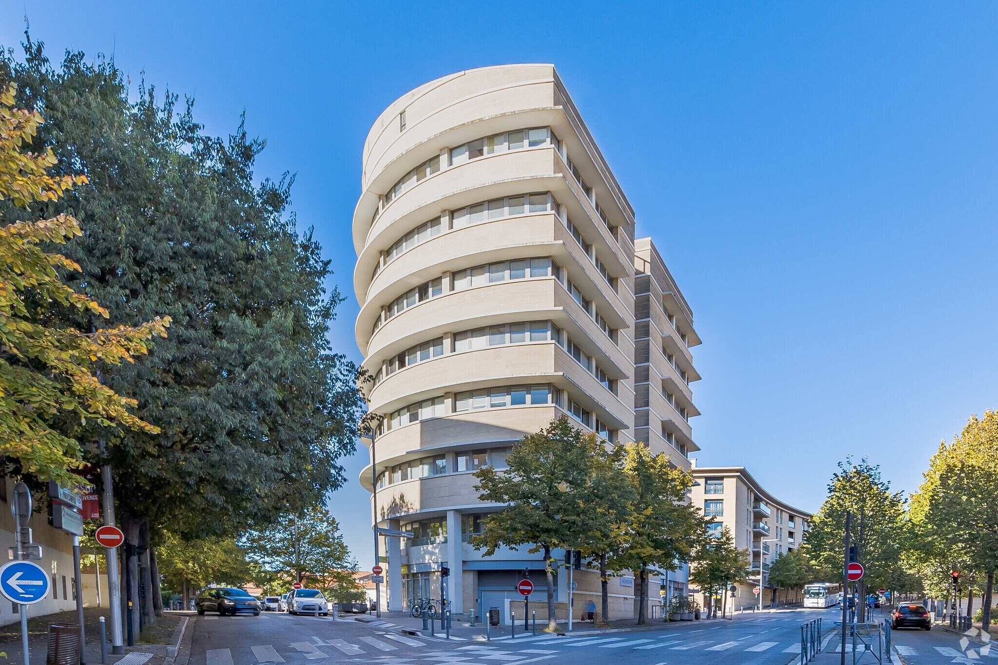 150 Avenue Georges Pompidou, Aix-en-Provence for lease Building Photo- Image 1 of 10