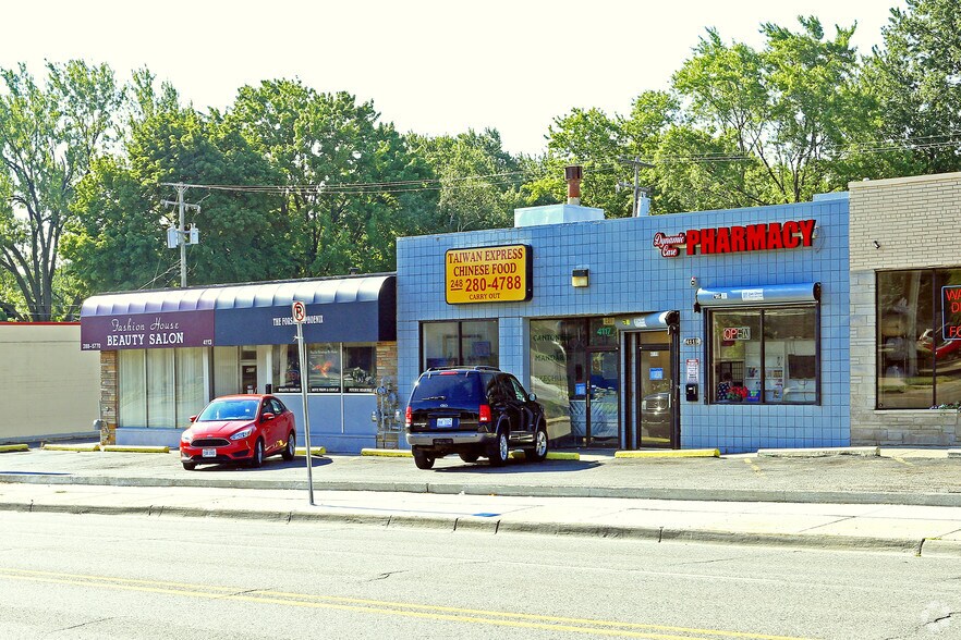 4113-4121 W 13 Mile Rd, Royal Oak, MI à louer - Photo du bâtiment - Image 3 de 7