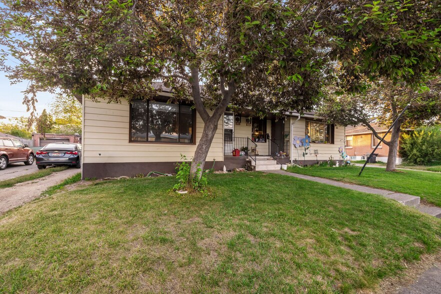 530-532 Holbrook Dr, Idaho Falls, ID à vendre - Photo du bâtiment - Image 2 de 2