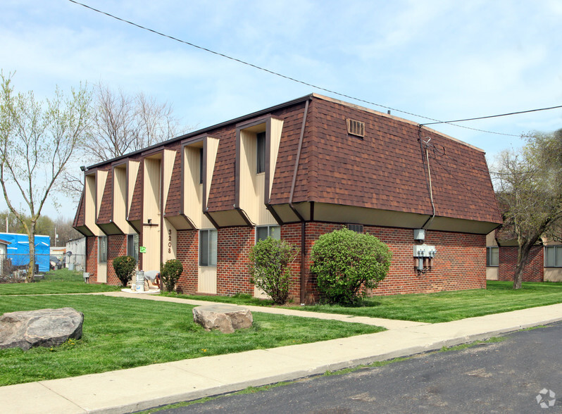 3145-3235 Sterling Ln, Columbus, OH for sale - Building Photo - Image 1 of 40