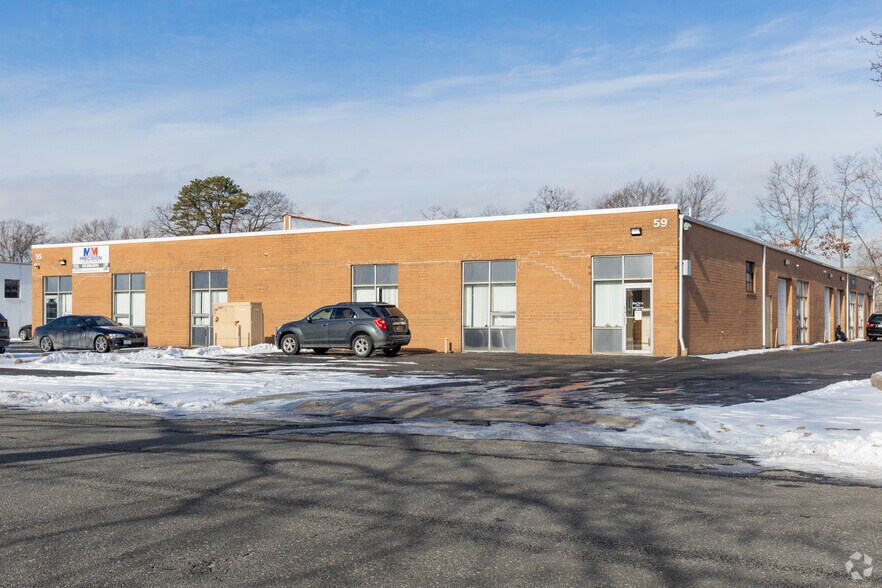 55-59 Remington Blvd, Ronkonkoma, NY à louer - Photo principale - Image 1 de 11