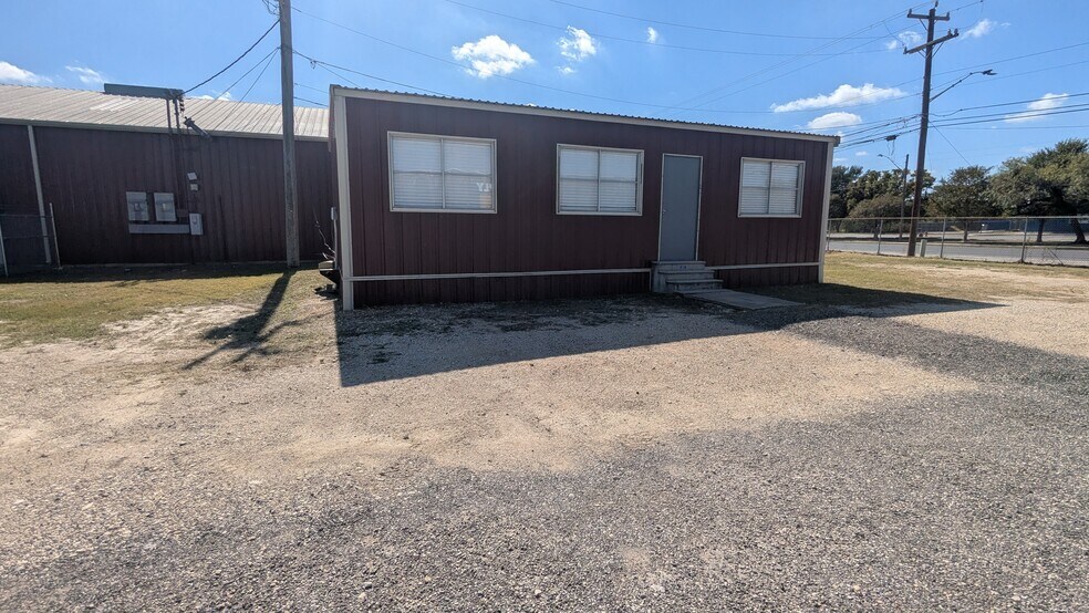 2940 S WW White Rd, San Antonio, TX à louer - Photo du bâtiment - Image 2 de 10